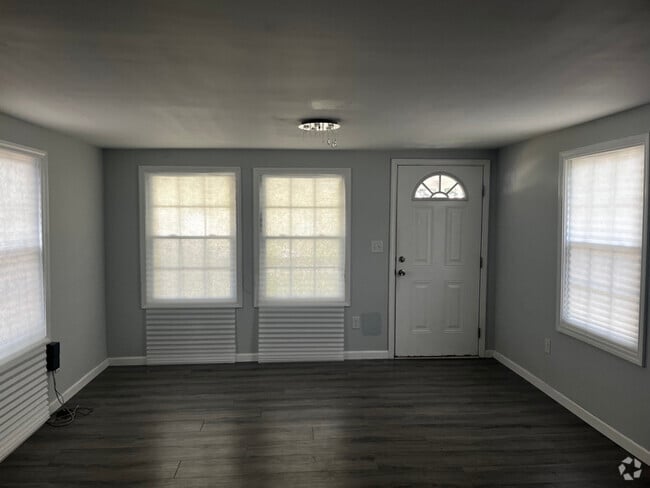 Building Photo - 431 W Raleigh Blvd Rental