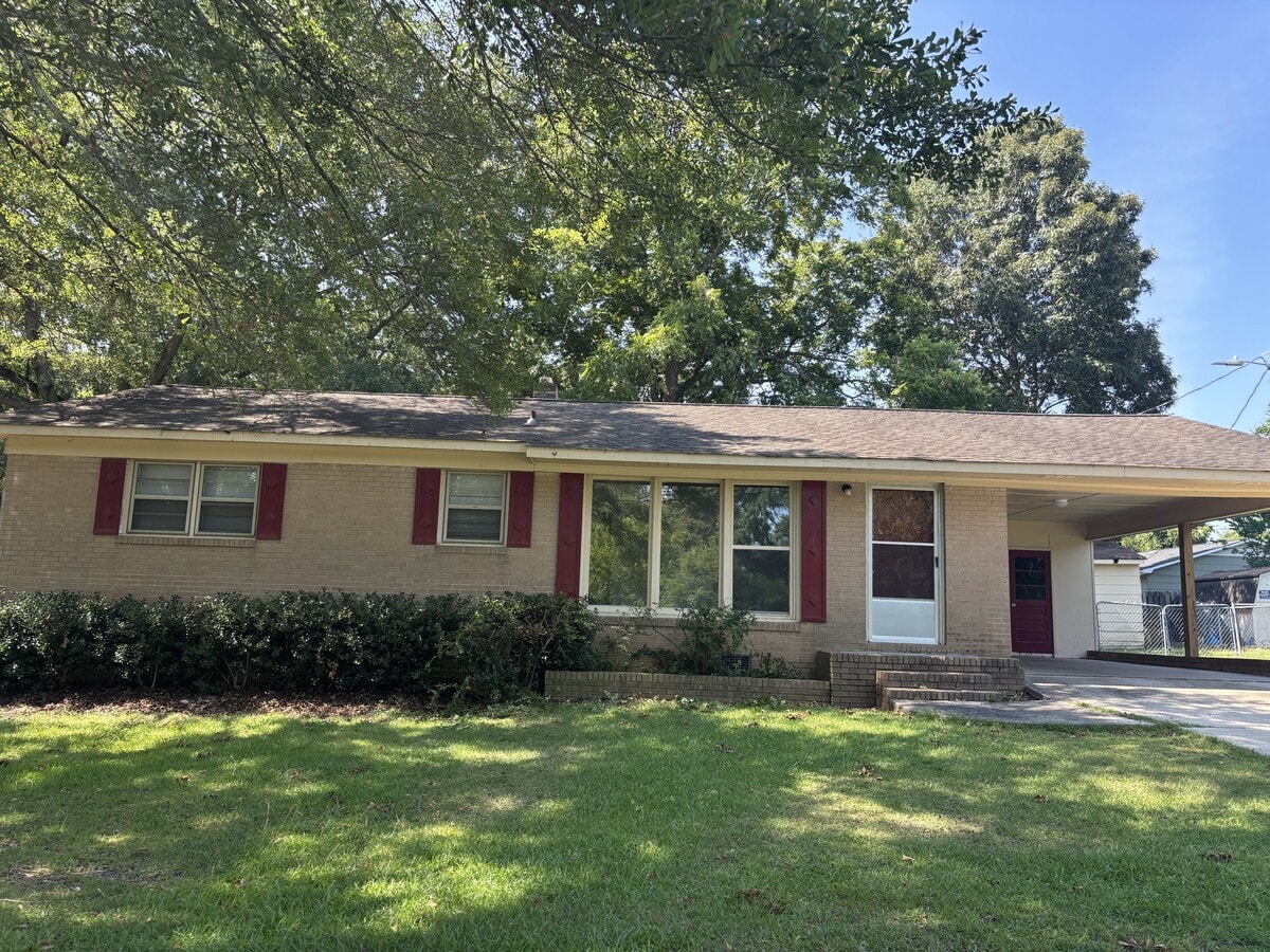 Photo - 1666 Summit Ave