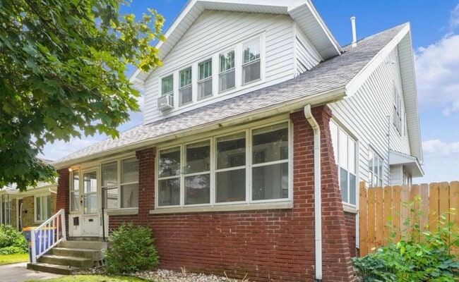 Photo - 1054 Hovey St SW