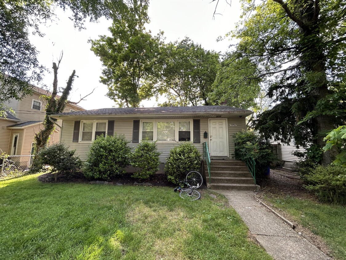 Photo - 7510 Girard Ave (College Park, MD)
