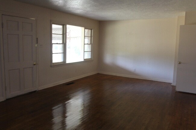 Photo - 706 W Mercer Ave