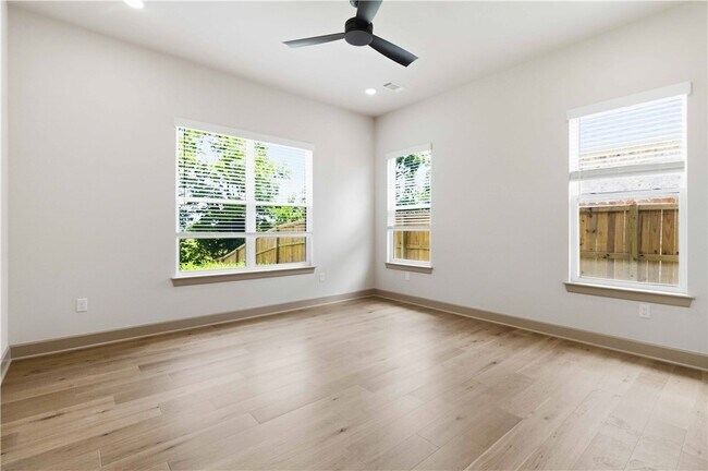 Photo - 1070 Whistler St