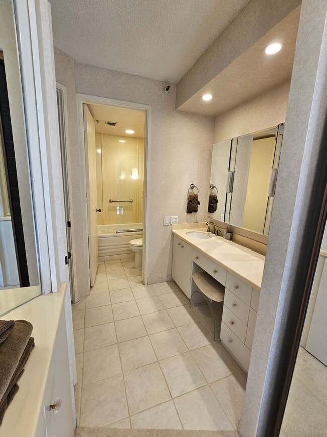 Photo - Spacious 3 bed, 2 bath with AMAZING views and breezes Unit 17B