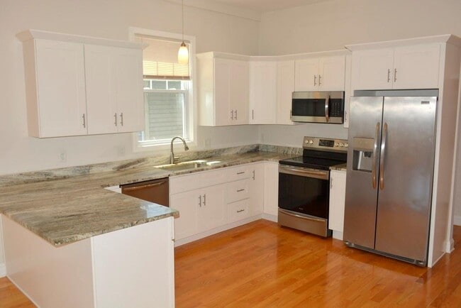 Photo - 213 Carpenter St