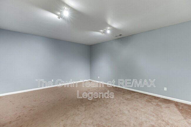 Photo - 805 Tulip Poplar Way