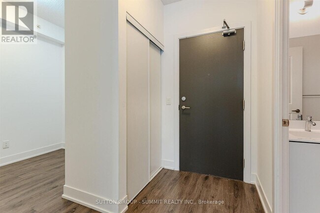 Photo - 68 Merton St Unit 602