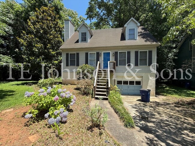 Charming 3-Bedroom Home with Spacious Yard... - Charming 3-Bedroom Home with Spacious Yard...