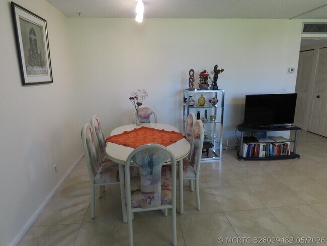 Photo - 17 Willowbrook Ln Unit 106