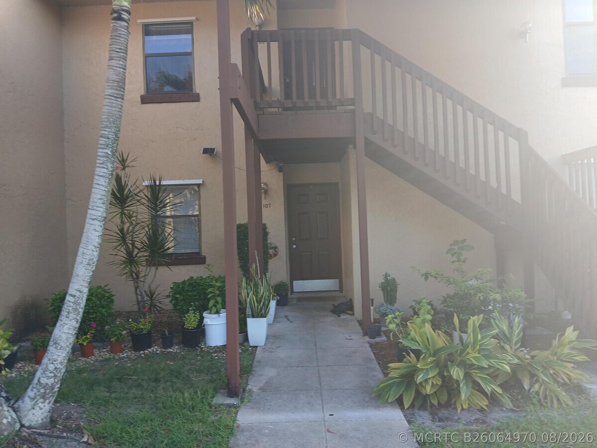 Photo - 1108 Lakeview Dr E