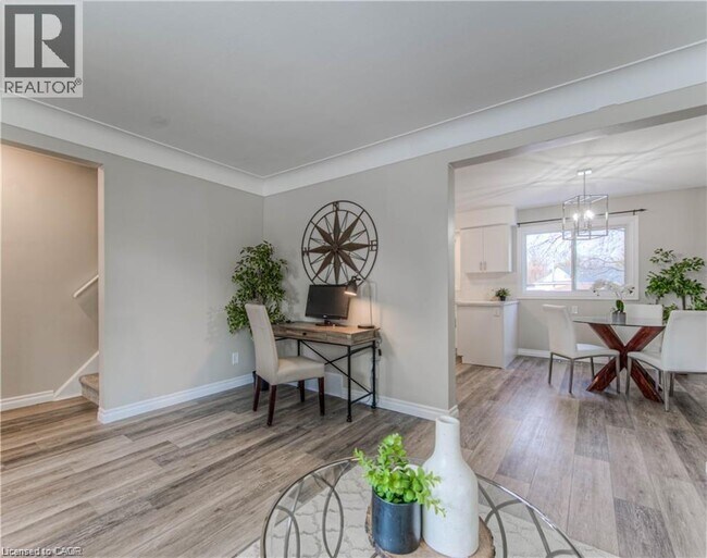 Photo - 156 Donald St