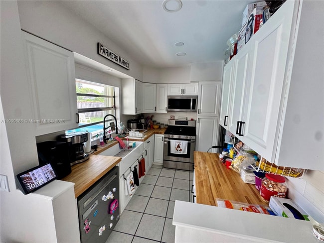 Photo - 9955 SW 214th St