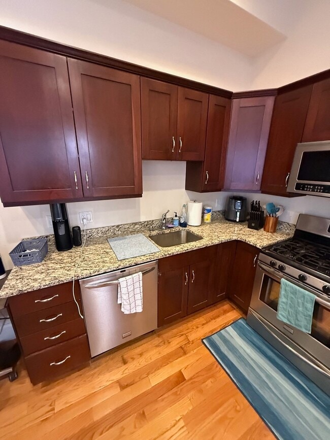 Building Photo - 639 Tremont St Unit 1