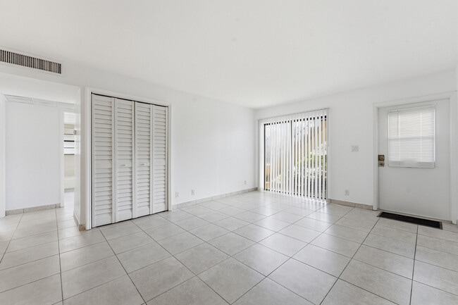 Photo - 2671 Riverside Dr Unit 1