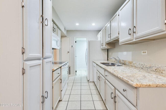 Photo - 200 Lodge Dr