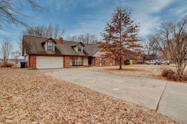 Photo - 3 Bed / 2 Bath in Broken Arrow!
