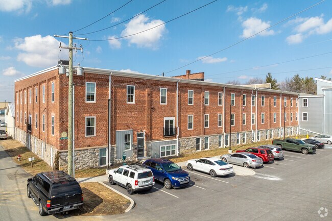 Photo - Tobacco Road Apartments