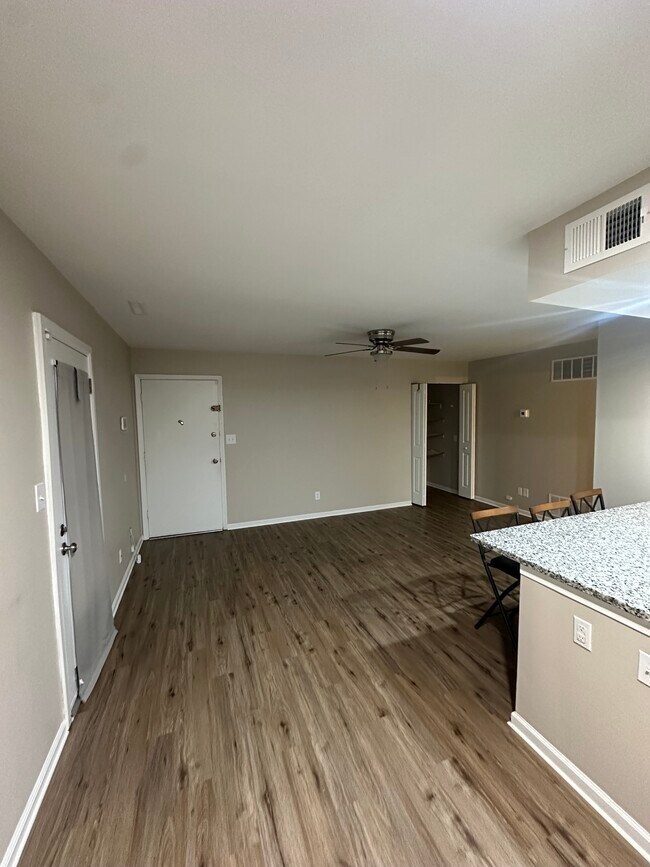 8 Cedar Ave