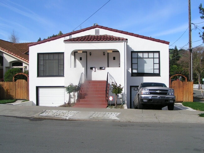Building Photo - 2204 Castro St