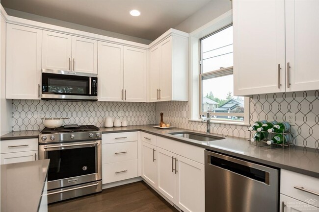 Photo - Stunning home NE Bend