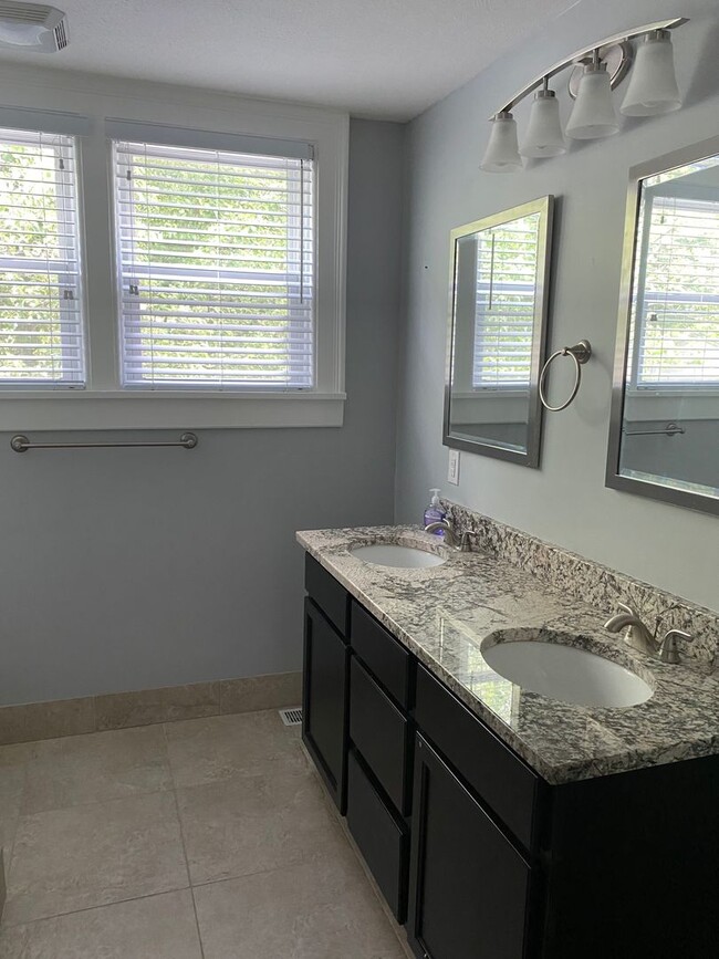 Photo - 4 bed/ 2 bath