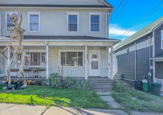 Photo - 19 W Bergh St