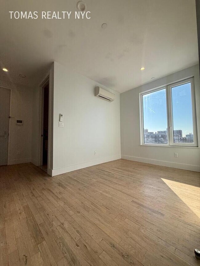 Photo - 3013 Barker Ave