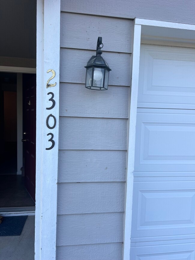 Building Photo - 2303 E 27th Terrace