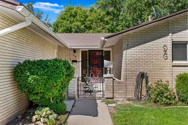 Photo - 3179 Hawthorne Ave