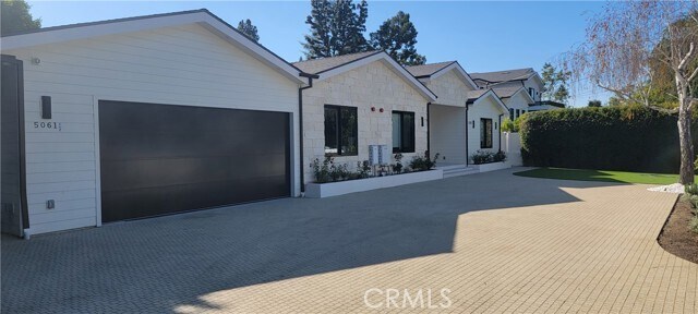 5061 Woodley Ave