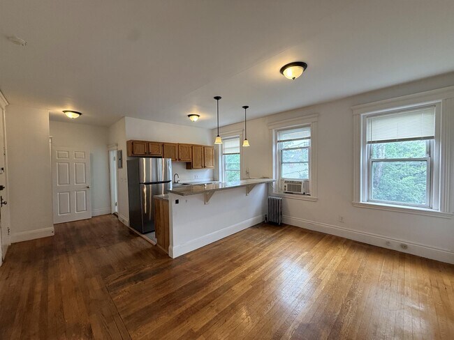 Building Photo - 92 Kirkland St Unit 2