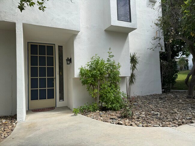 48728 Desert Flower Dr