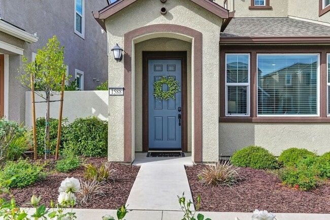 Photo - 1588 Parkside Way