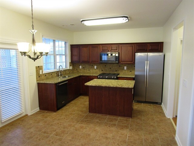 Photo - 809 Plaintain Dr