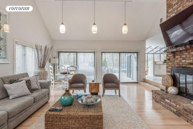 Photo - 34 Rolling Hill Ct W