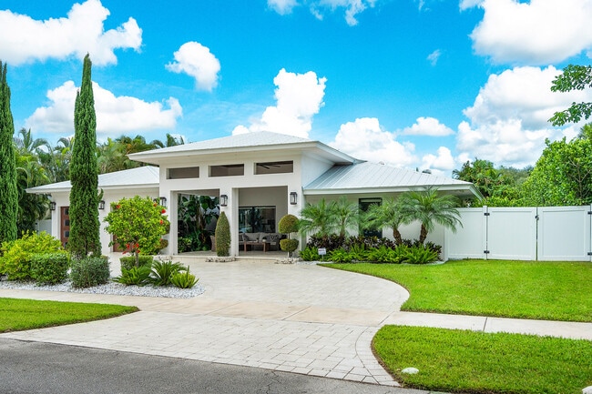 1117 Lake Dr