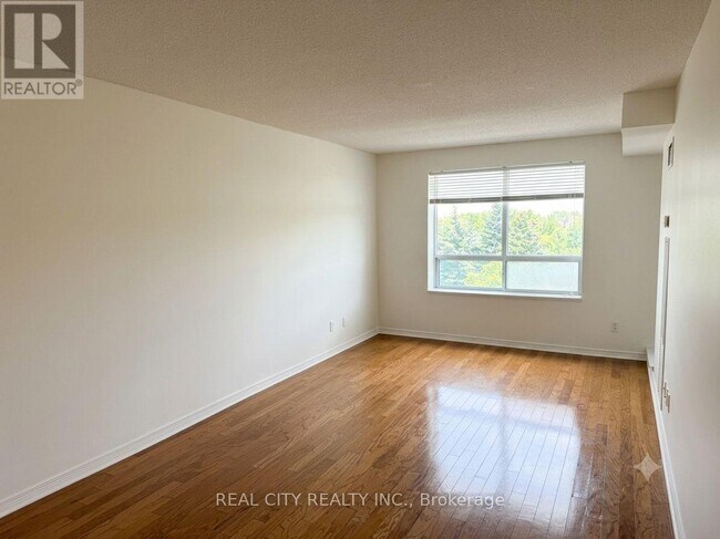 Photo - 11 Oneida Crescent Unit 305