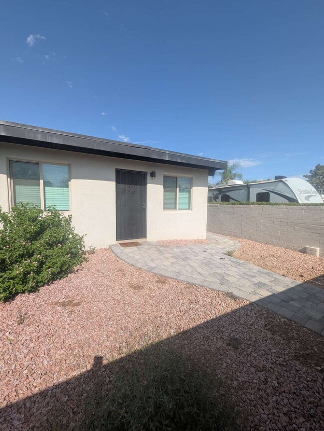 Building Photo - Upgraded one bedroom in central Tucson!