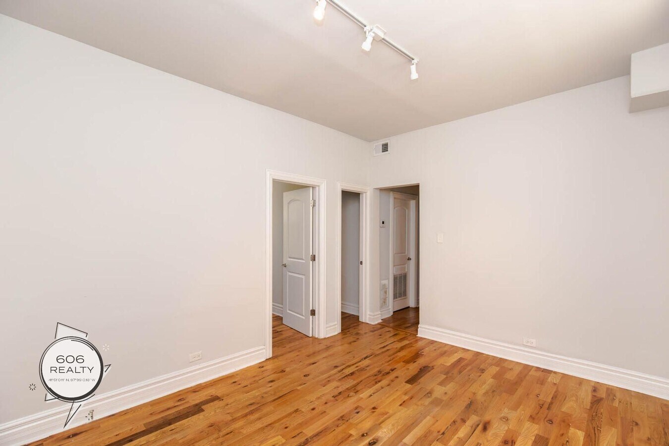 Photo - Beautiful spacious apartment in Humboldt Park! Unidad 3F