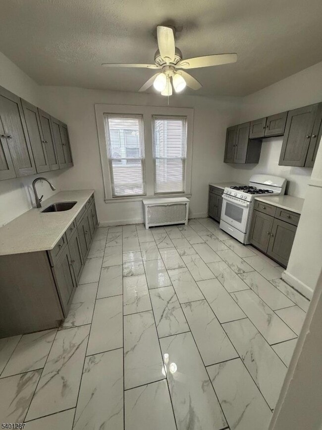 Building Photo - 85 Sunnyside Terrace Unit 1