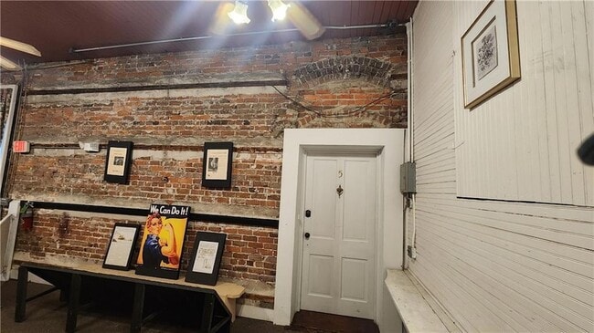 Building Photo - 2594 Front St Unit 5