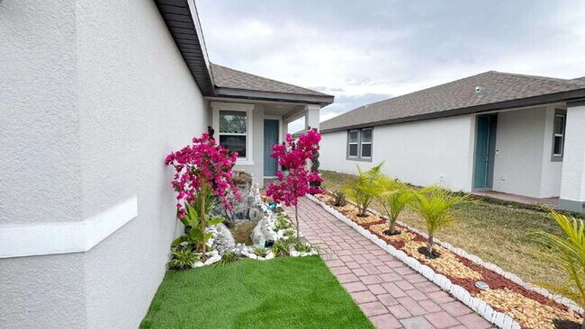 Photo - 213 Links Ter Blvd