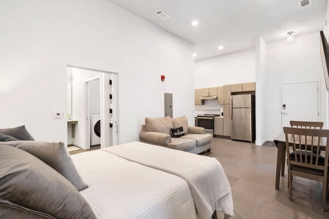Building Photo - 3938 S Grand Ave Unit SI ID1520949P