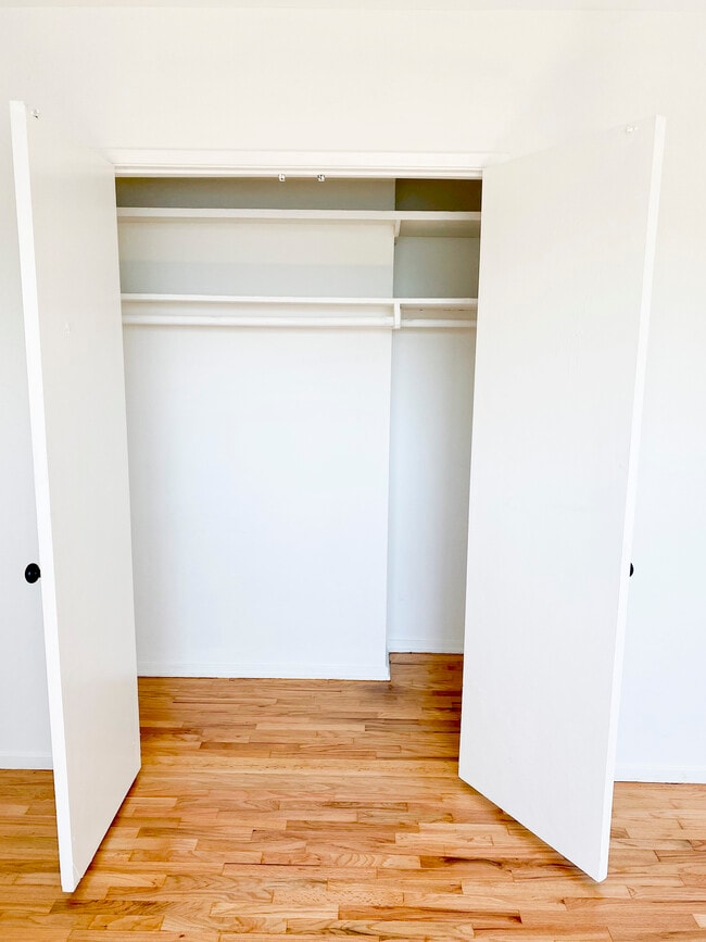 Photo - 3375 Manning Ave