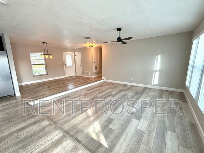 Photo - 376 Imperial Dr