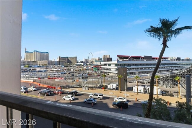 Photo - 205 E Harmon Ave