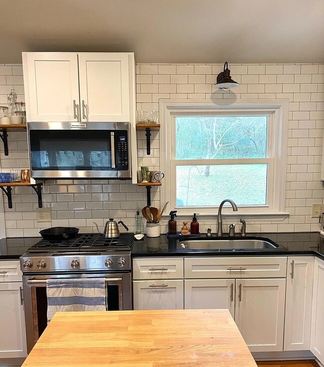 Renovated kitchen - 230 Pine Needle Rd