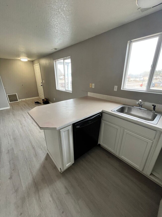 997 Main St Unit J