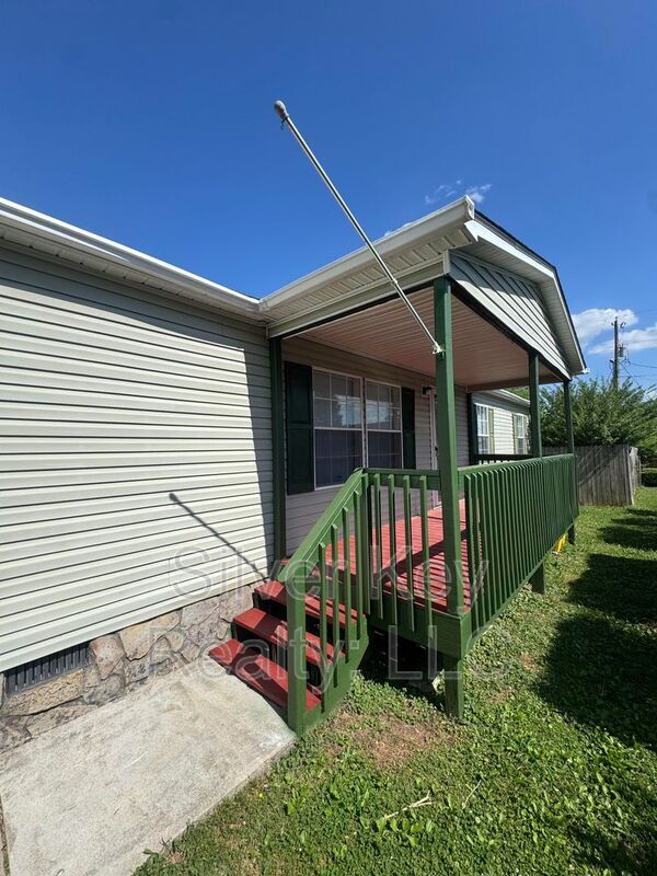 Photo - 1005 Moore St