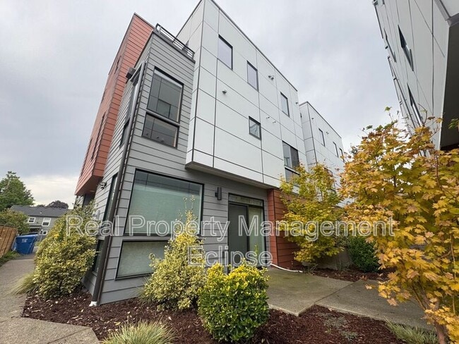 Building Photo - 541 S Cloverdale St Unit B