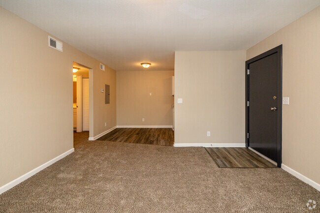 1BR, 1BA - 680SF - Family Room